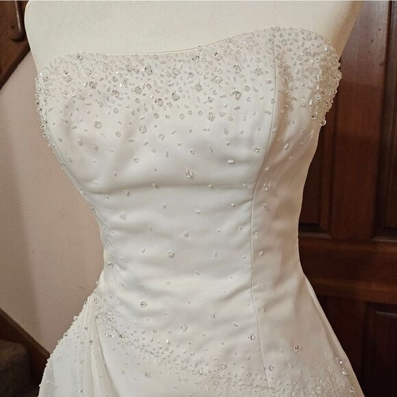 Maggie Sottero Couture wedding dress, white, size 10 - Picture 3 of 9